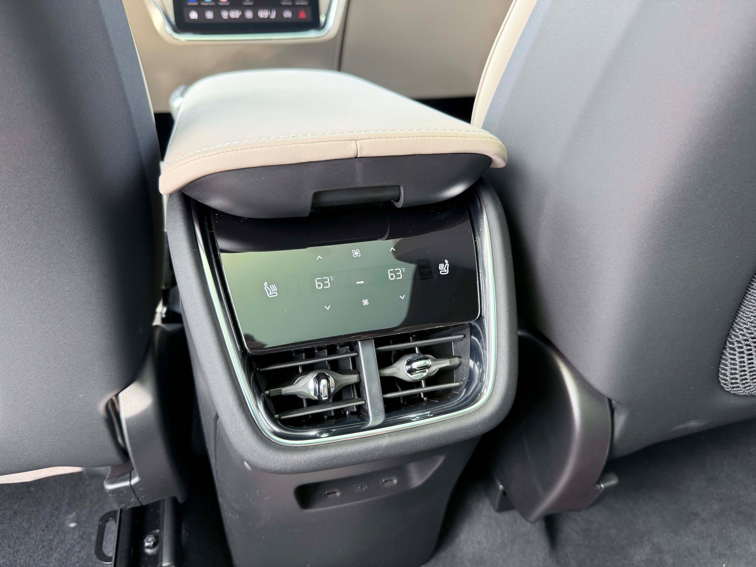New 2026 Volvo EX90 Plus RWD image 18