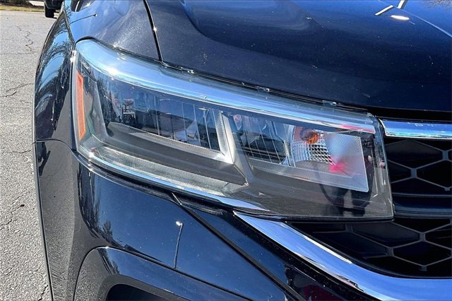 Used 2024 Volkswagen Taos SE image 32