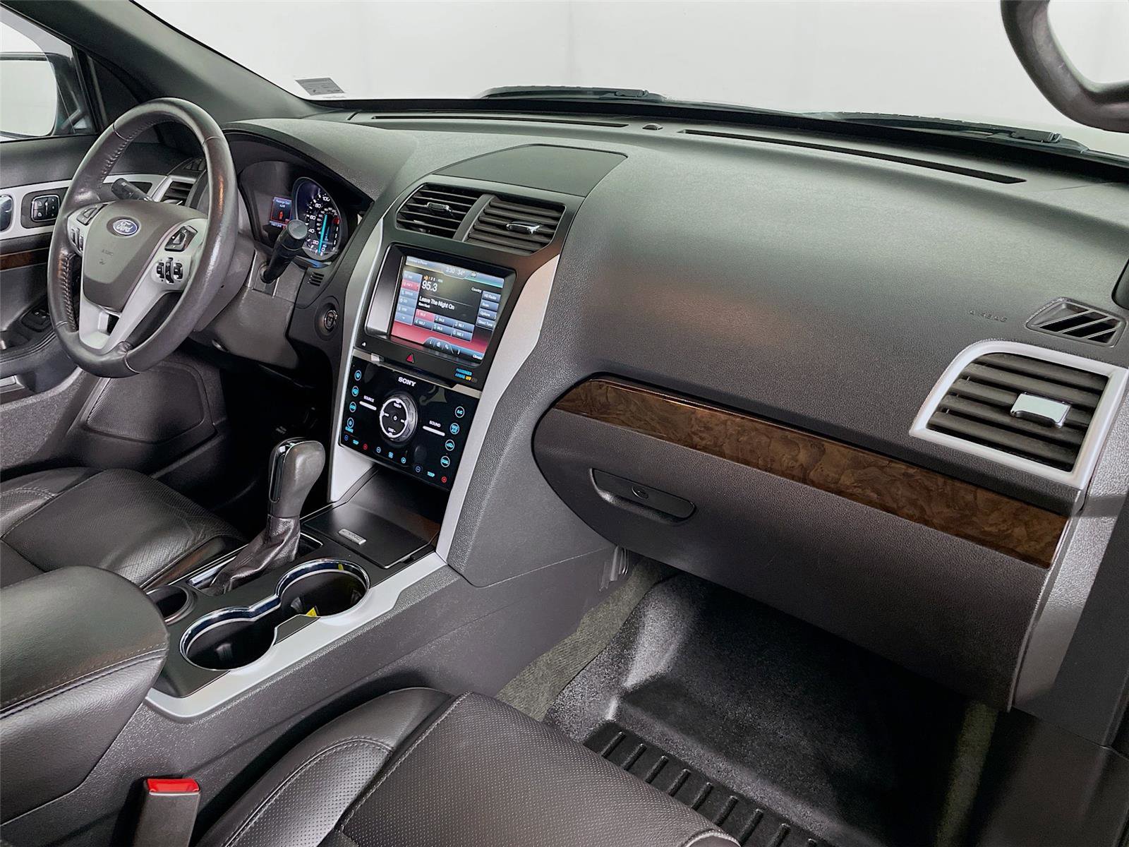 Used 2015 Ford Explorer Limited w/ Equipment Group 302A image 35