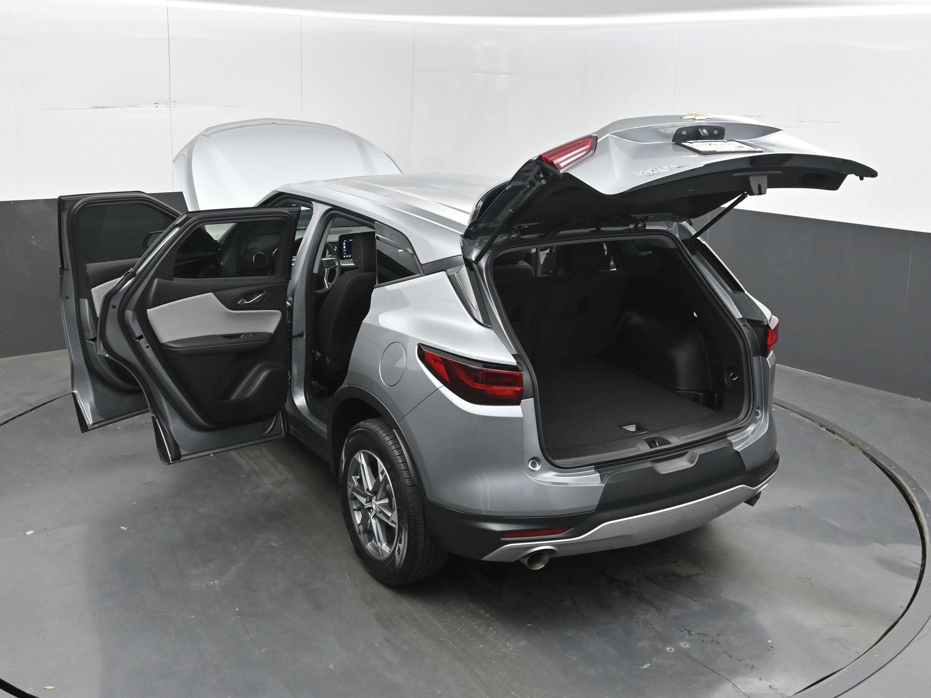 Used 2023 Chevrolet Blazer LT FWD image 45