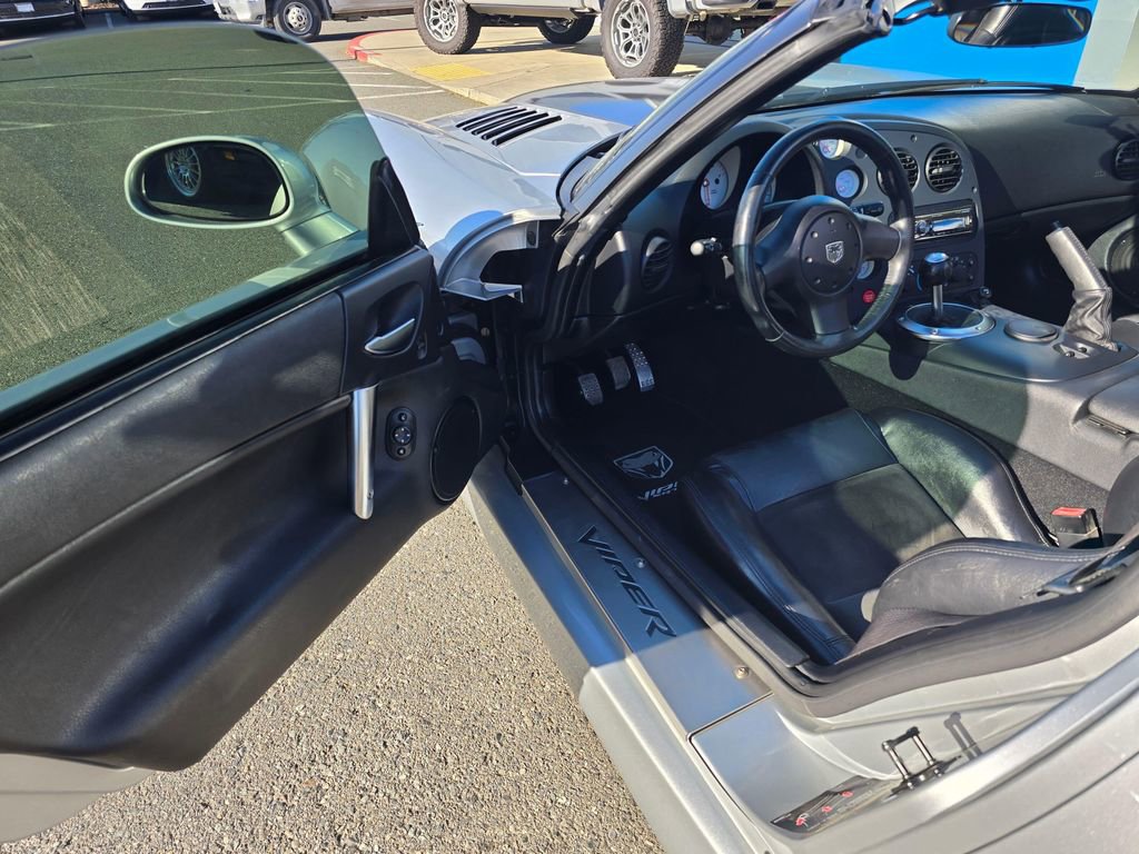 Used 2004 Dodge Viper SRT-10 image 17