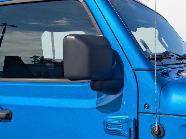 Used 2022 Jeep Gladiator Willys AWD/4WD image 11