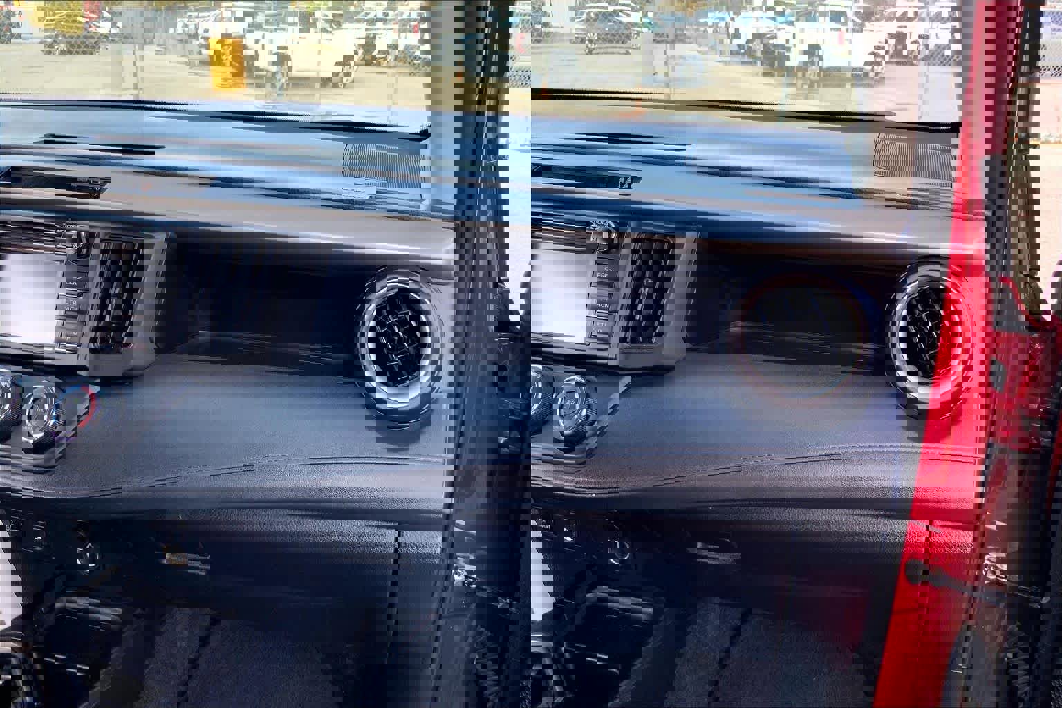 Used 2018 Toyota RAV4 LE image 17