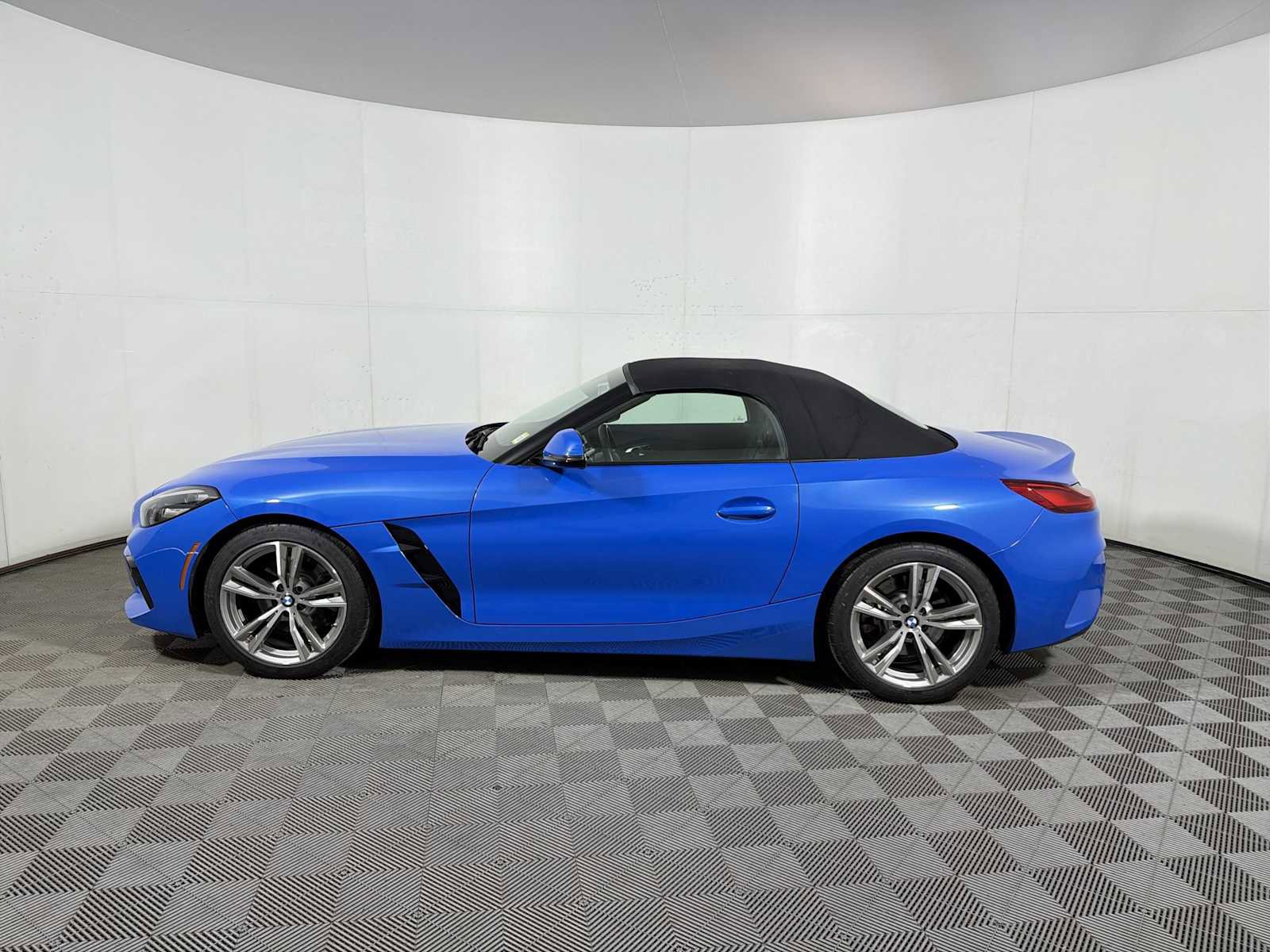 Certified 2022 BMW Z4 sDrive30i w/ M Sport Package image 4
