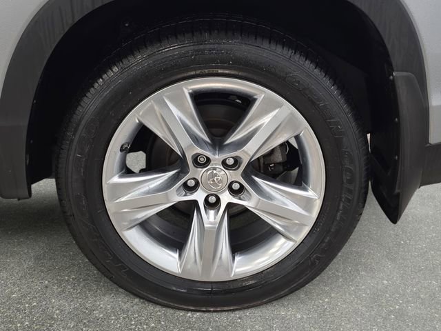 Used 2015 Toyota Highlander Limited image 32