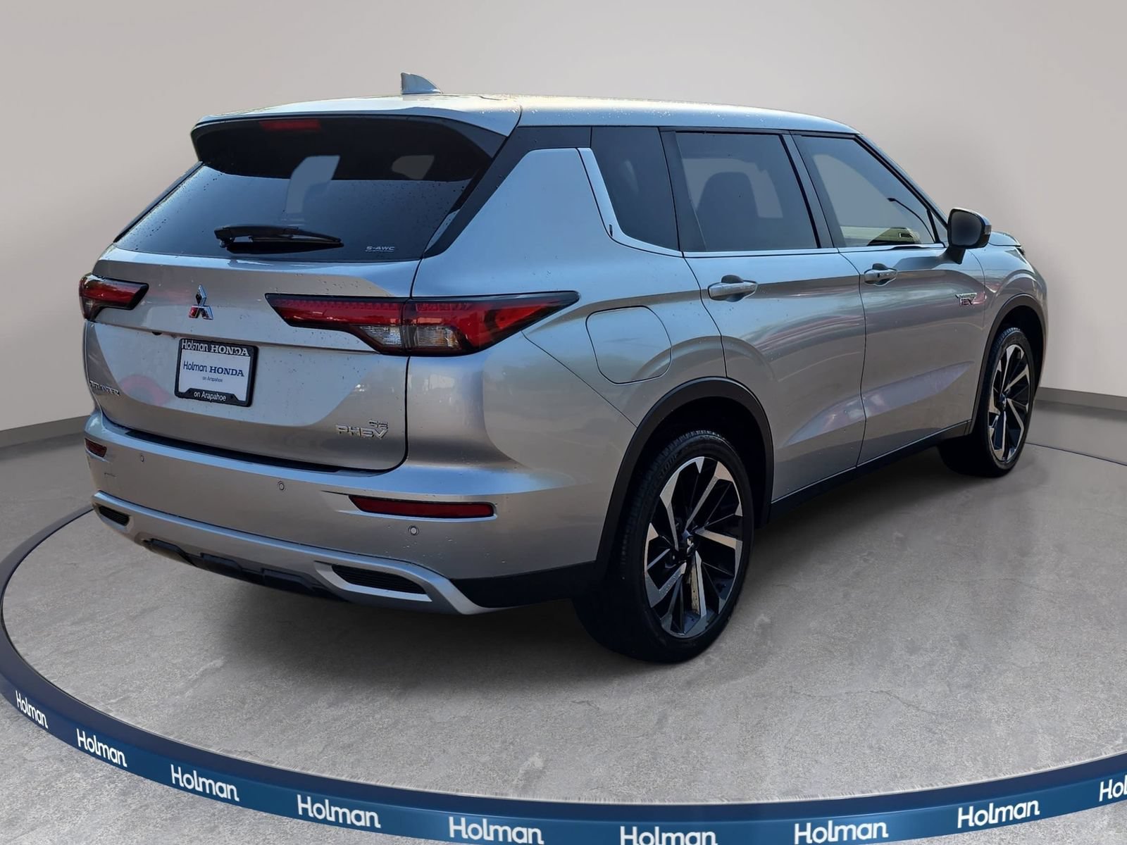 Used 2025 Mitsubishi Outlander 4WD Plug-In Hybrid image 6