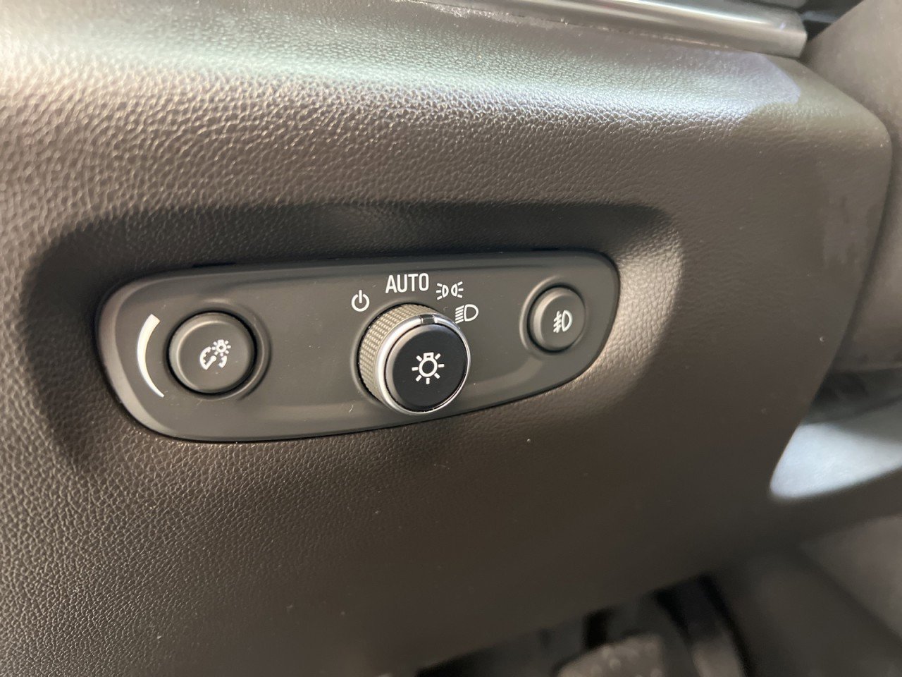 Used 2021 Chevrolet Traverse LT image 25