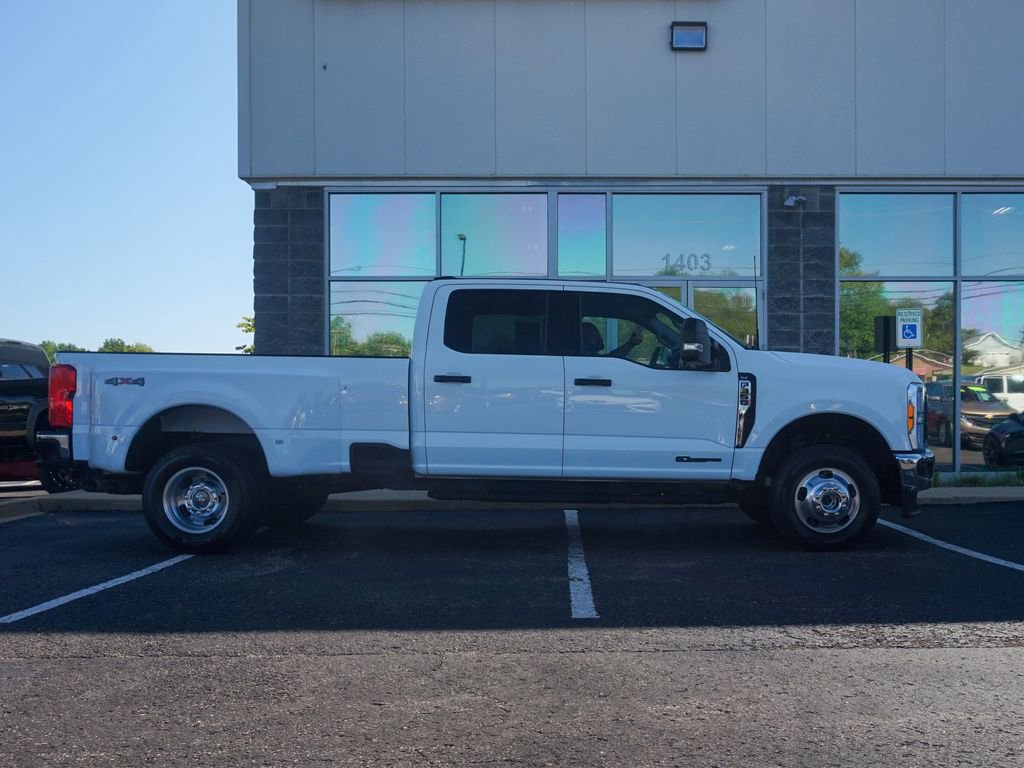 Used 2023 Ford F350 XLT AWD/4WD image 2
