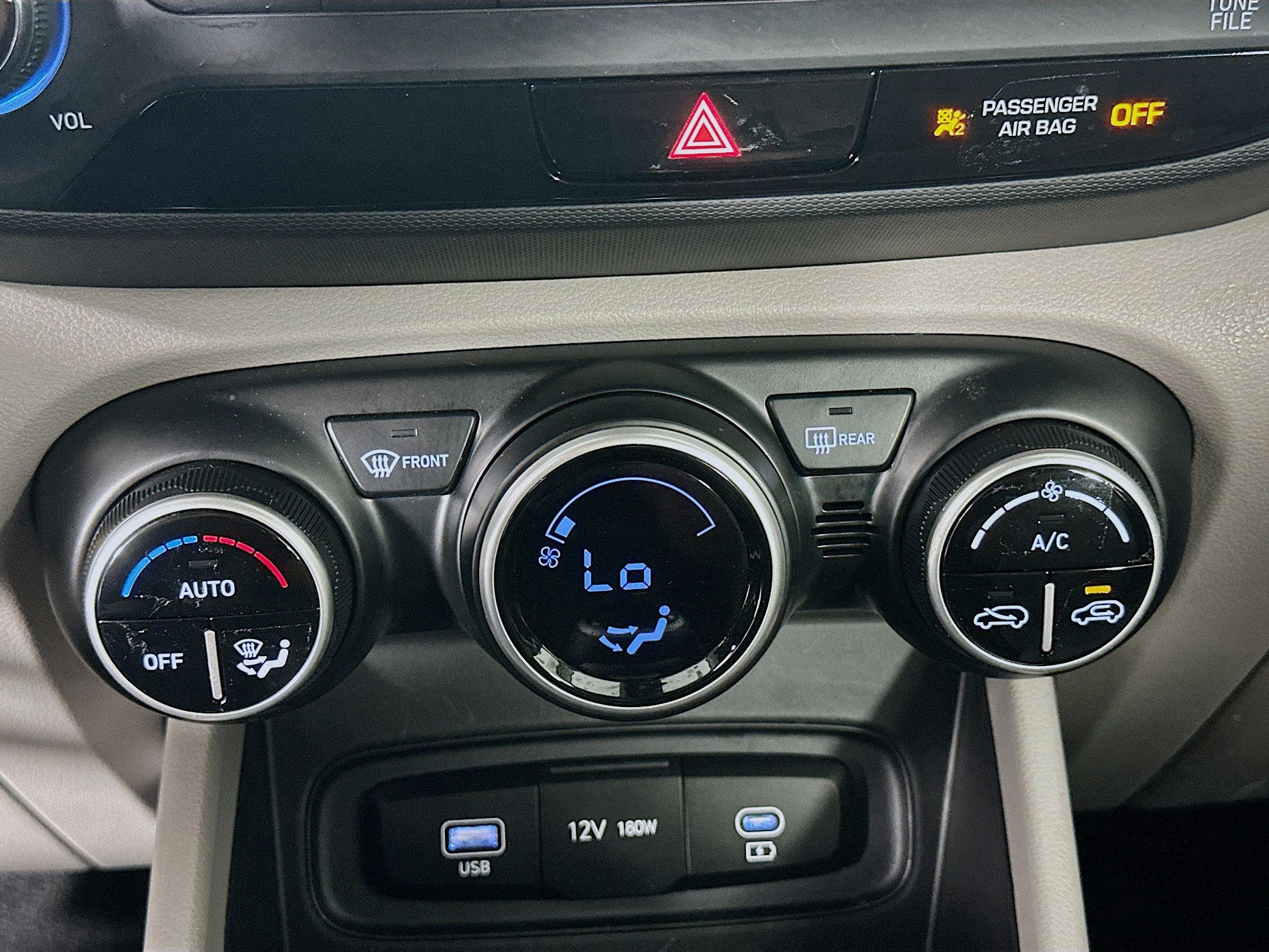 Used 2024 Hyundai Venue SEL image 23