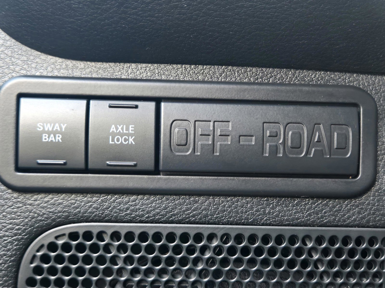 Used 2018 Jeep Wrangler Unlimited Rubicon w/ Connectivity Group image 26