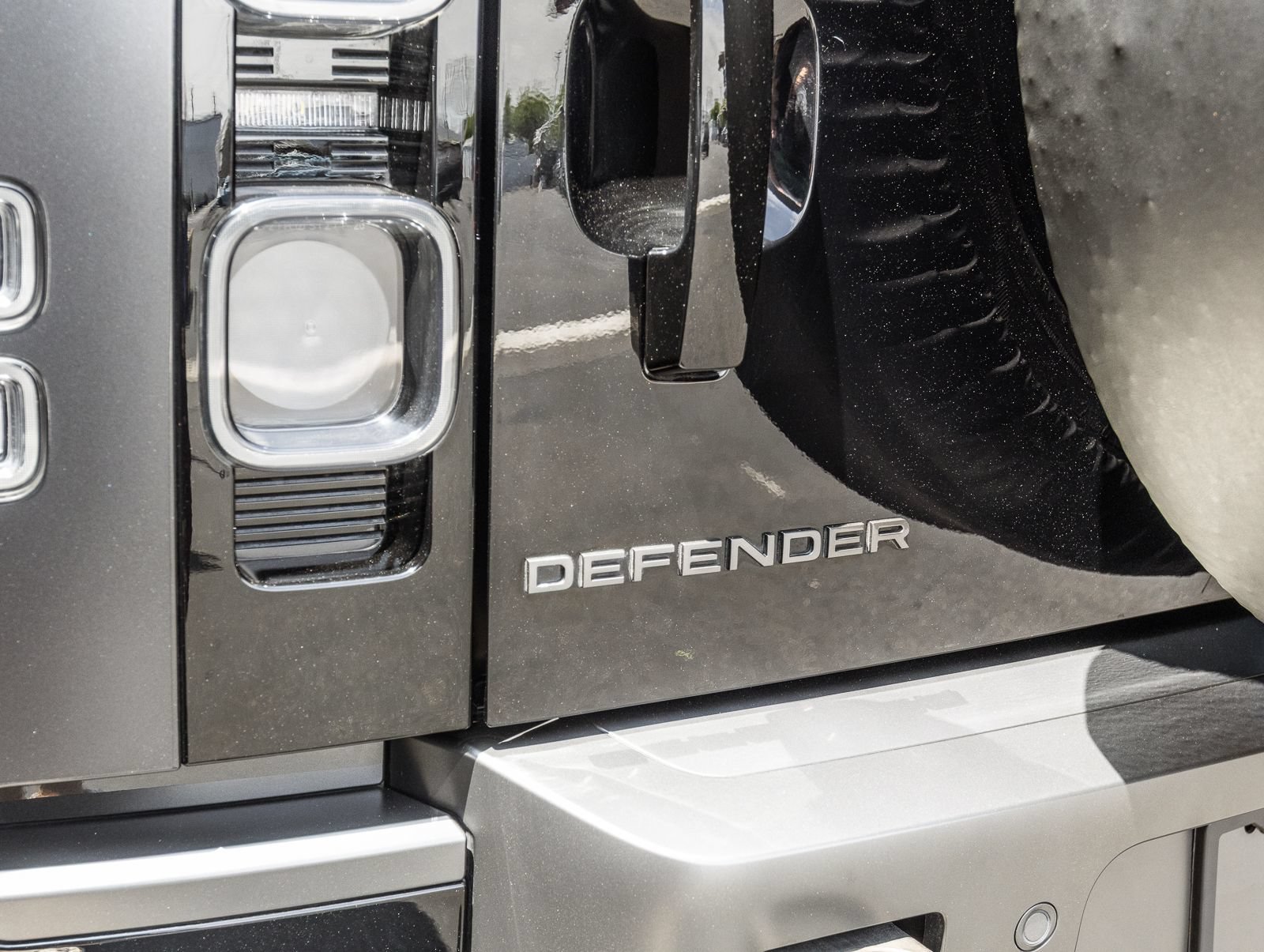 Used 2024 Land Rover Defender 110 Carpathian Edition AWD/4WD image 26