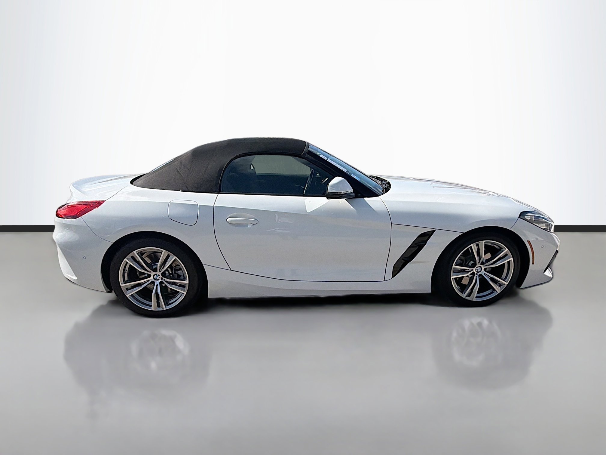 Used 2026 BMW Z4 sDrive30i image 2