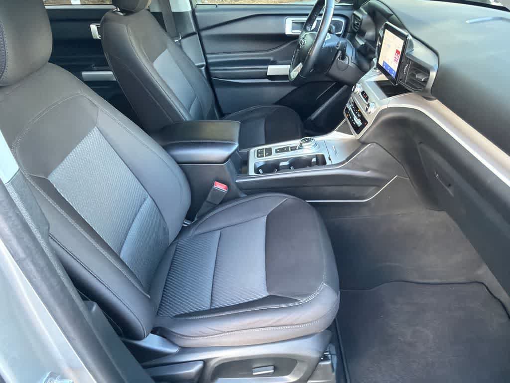 Used 2023 Ford Explorer XLT RWD image 13