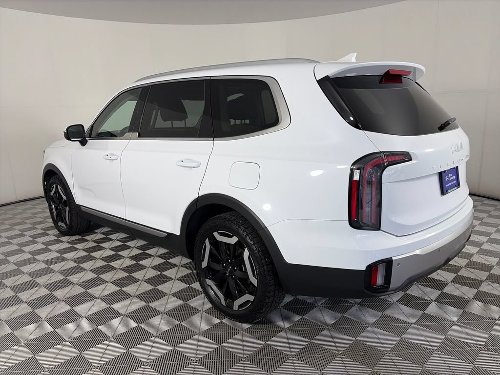 Used 2023 Kia Telluride EX w/ EX Captain's Chair Package AWD/4WD image 5