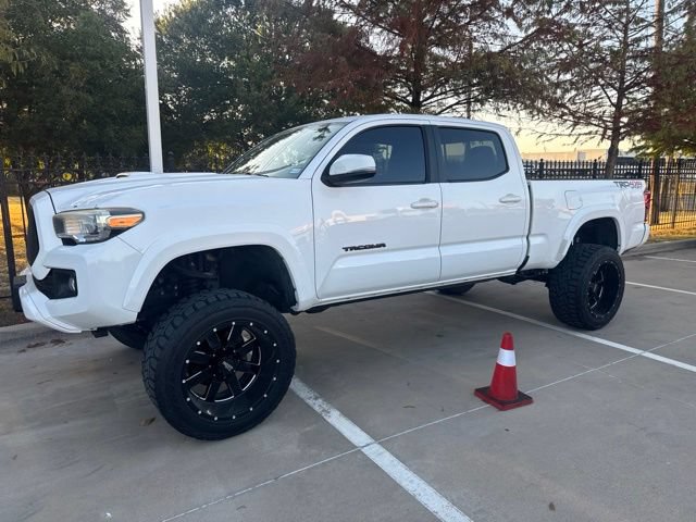 Used 2017 Toyota Tacoma TRD Sport AWD/4WD image 1
