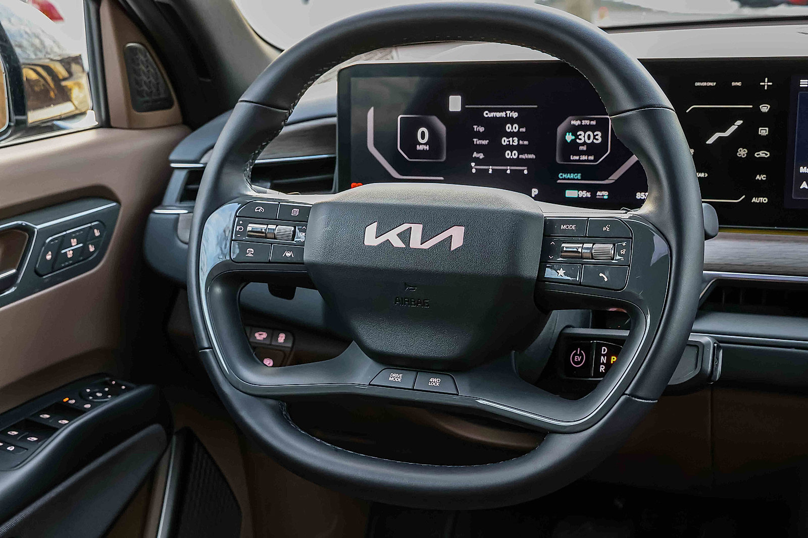 Certified 2024 Kia EV9 Land image 9