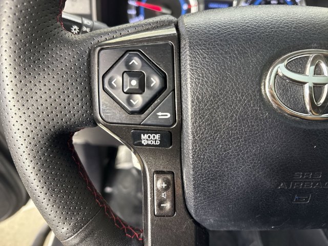 Used 2018 Toyota 4Runner TRD Off-Road Premium AWD/4WD image 12