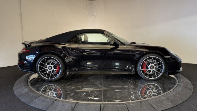 Used 2019 Porsche 911 Turbo image 42