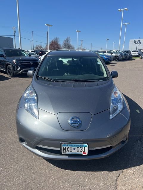 Used 2015 Nissan Leaf SL w/ Premium Package FWD image 2