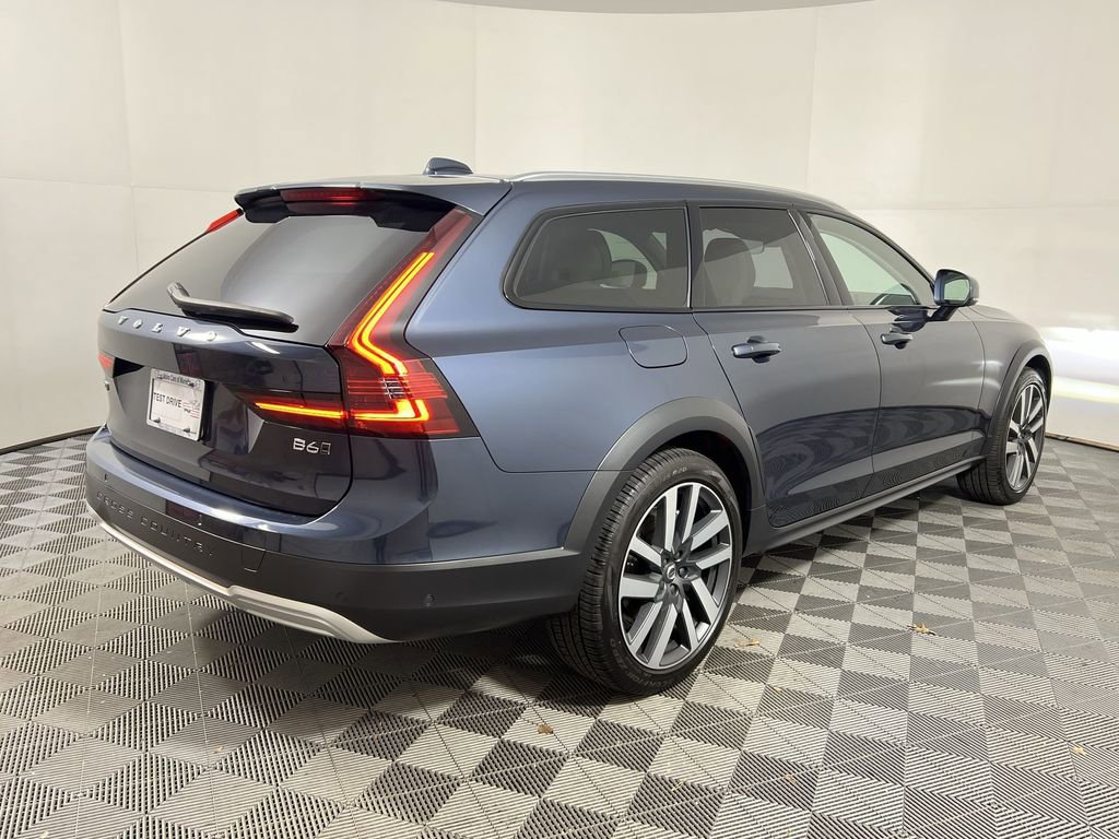 Certified 2025 Volvo V90 B6 Cross Country Ultra image 10