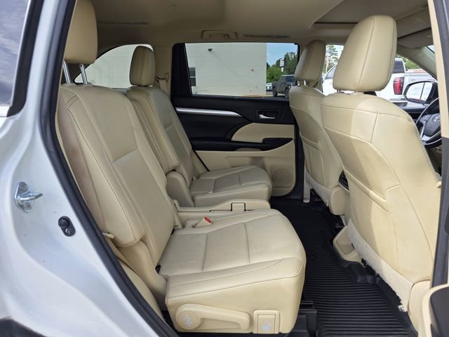Used 2017 Toyota Highlander XLE AWD/4WD image 29
