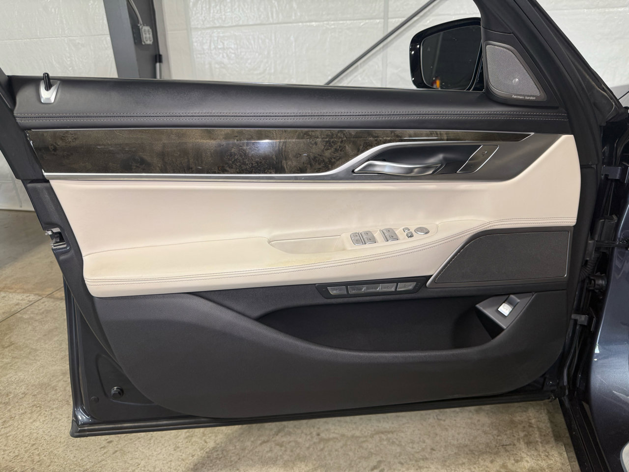 Used 2018 BMW 750i xDrive image 11