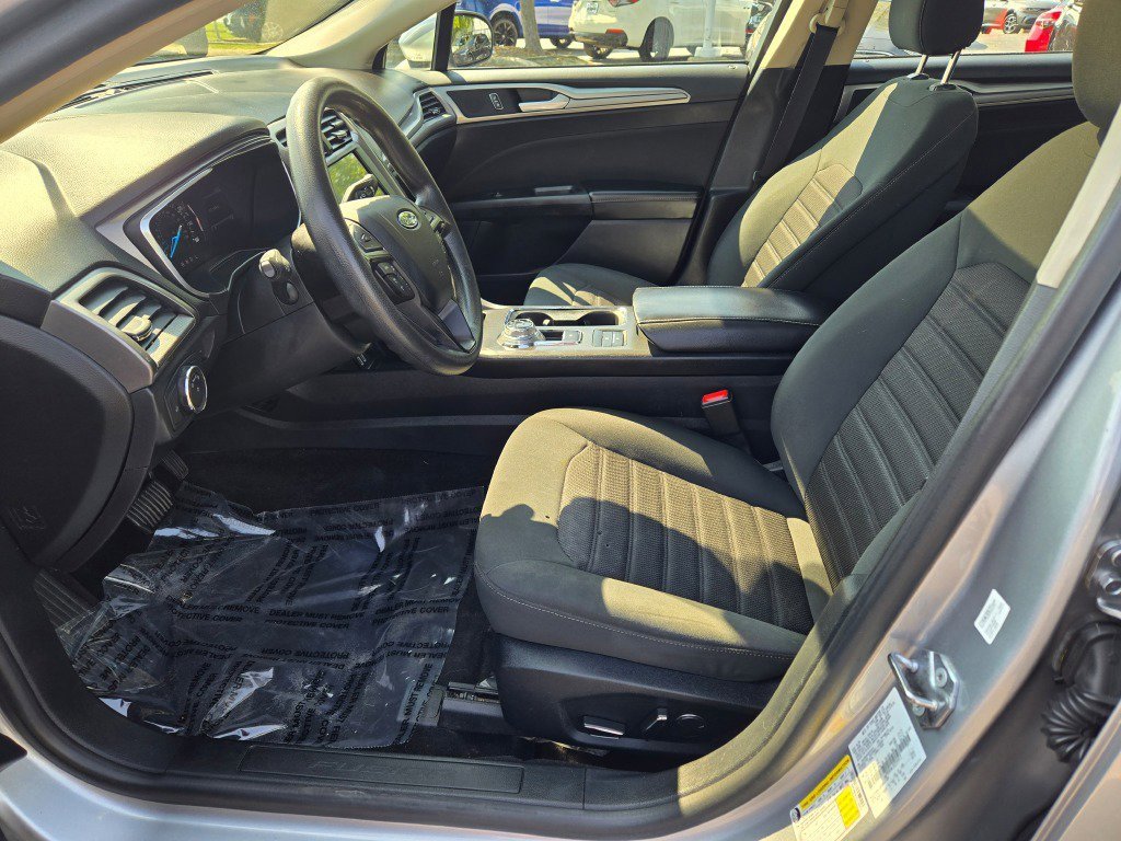 Used 2020 Ford Fusion SE image 17