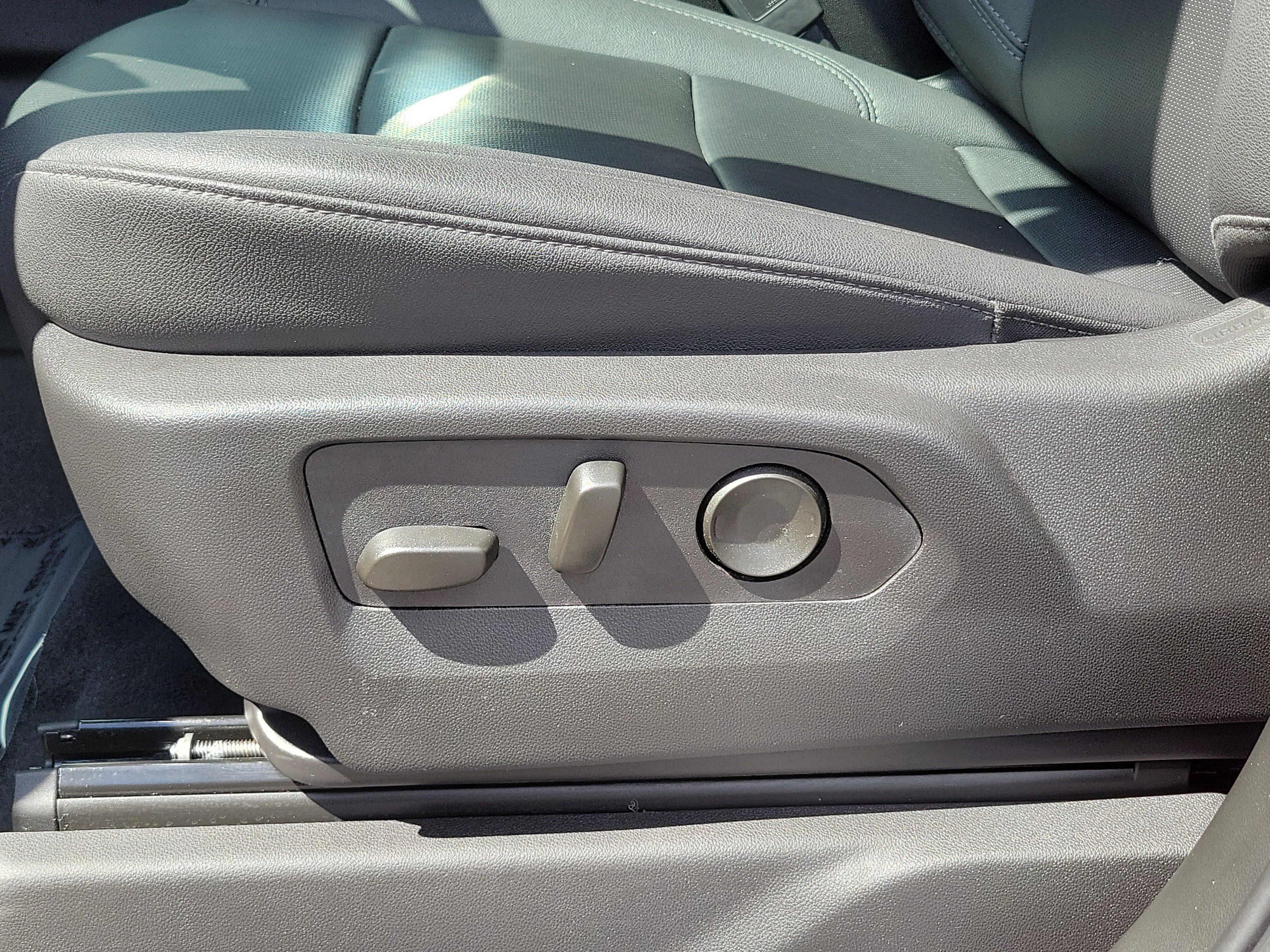 Used 2025 GMC Sierra 2500 SLT w/ SLT Premium Package image 21