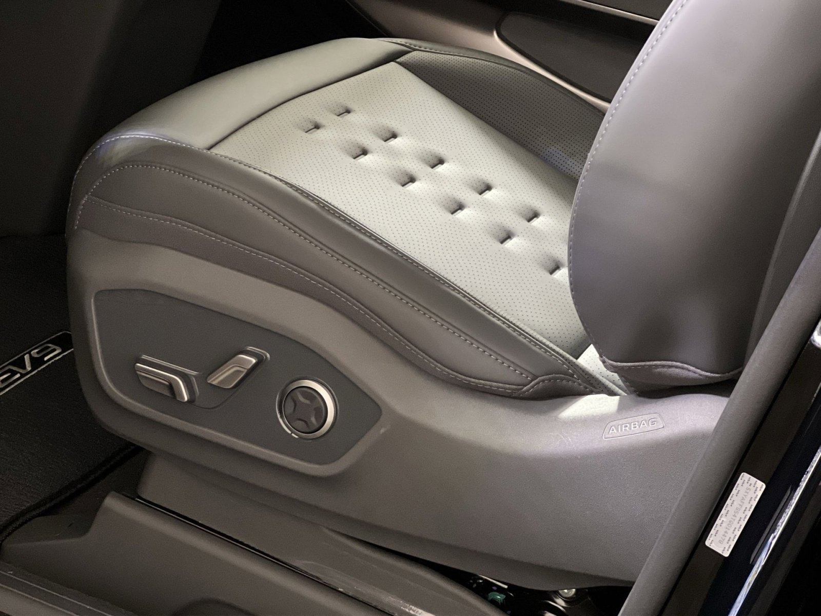 New 2026 Kia EV9 Wind image 12