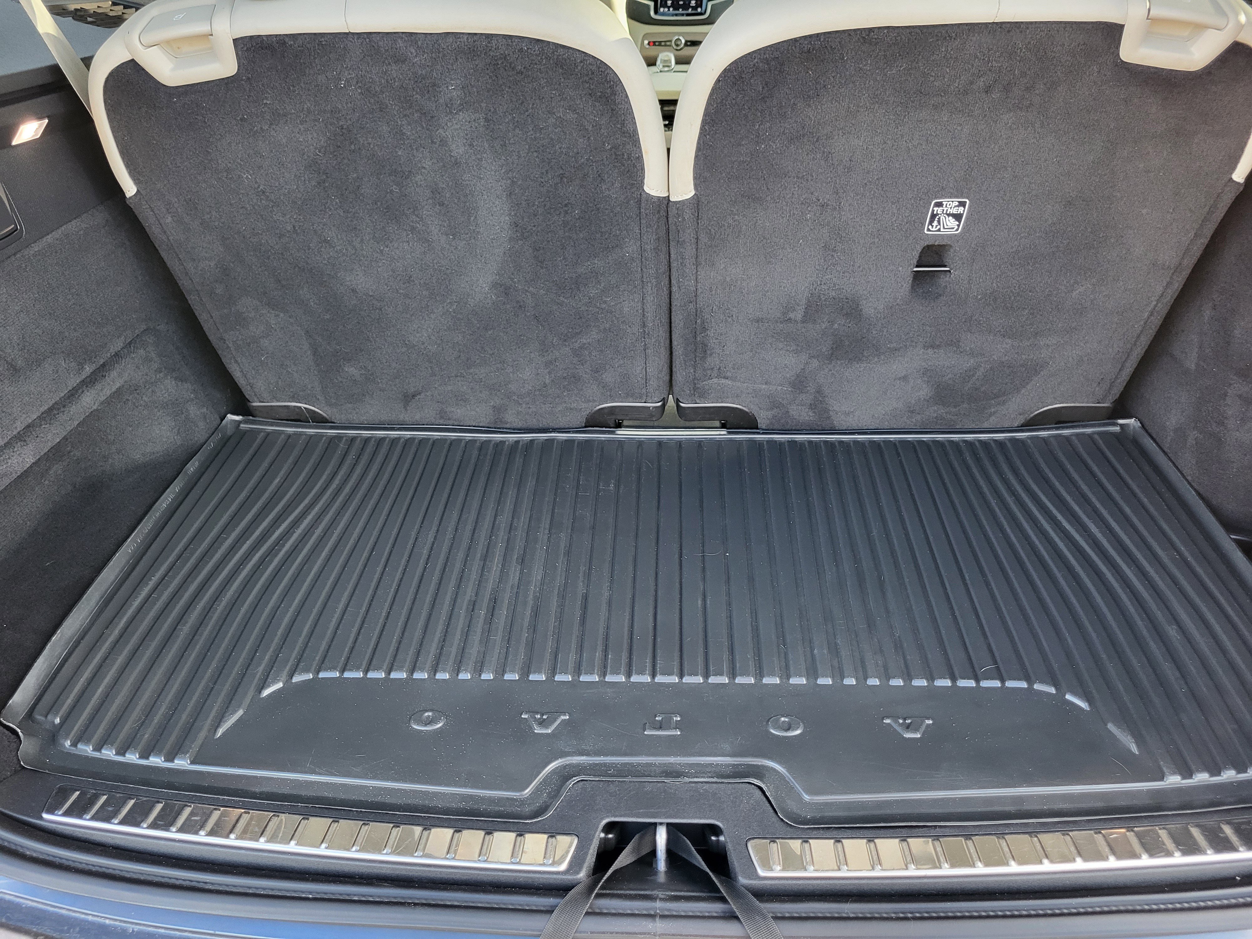 Certified 2023 Volvo XC90 B6 Ultimate w/ Protection Package Premier image 13