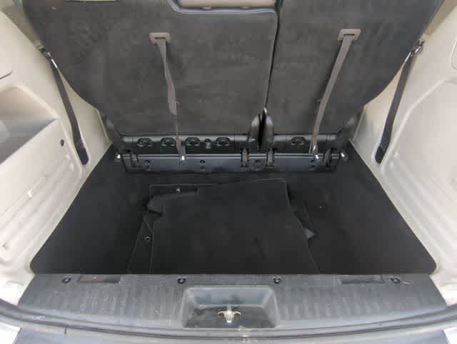 Used 2014 Chrysler Town & Country Touring FWD image 34