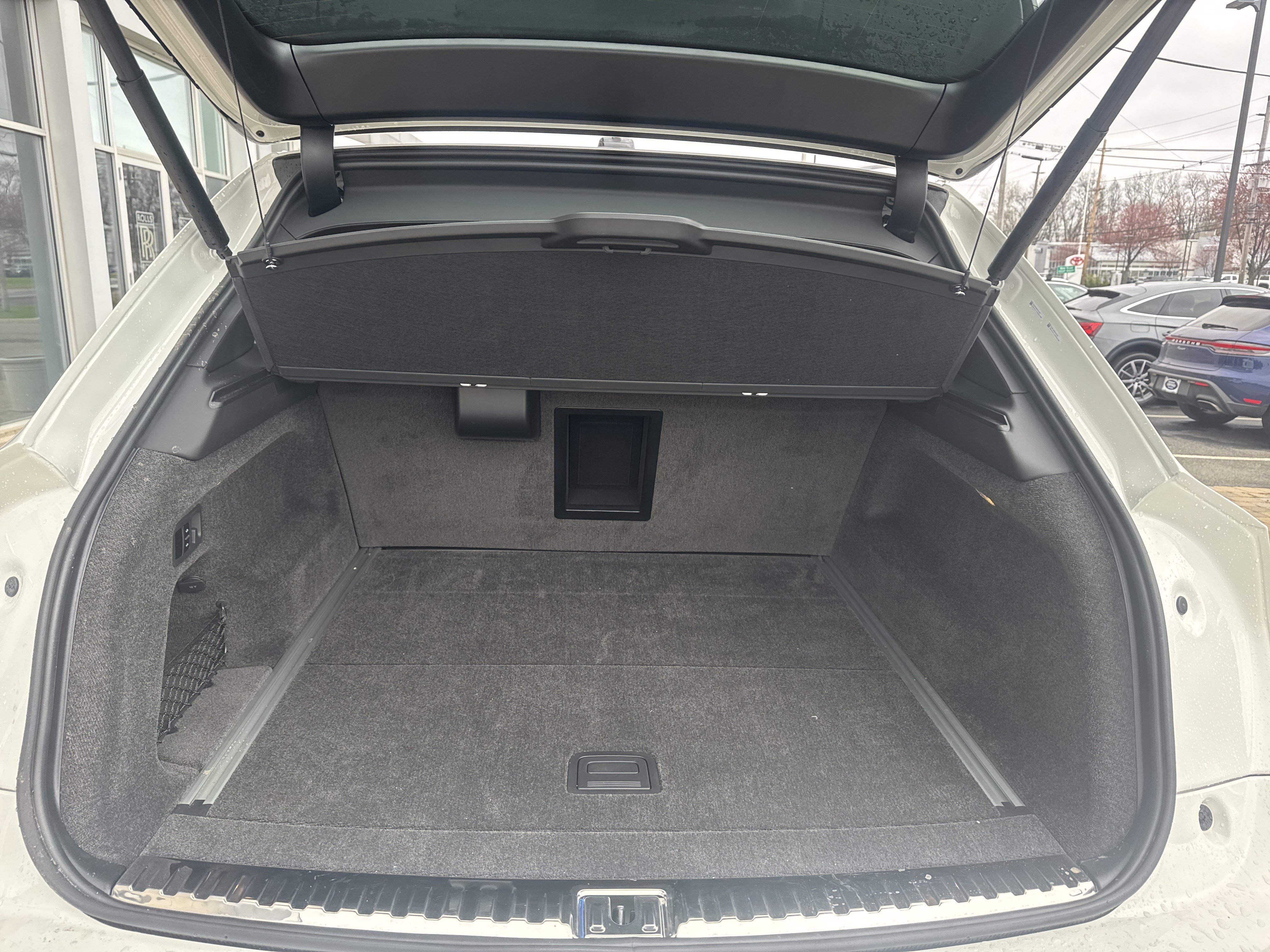 Used 2024 Bentley Bentayga Extended Wheelbase image 28