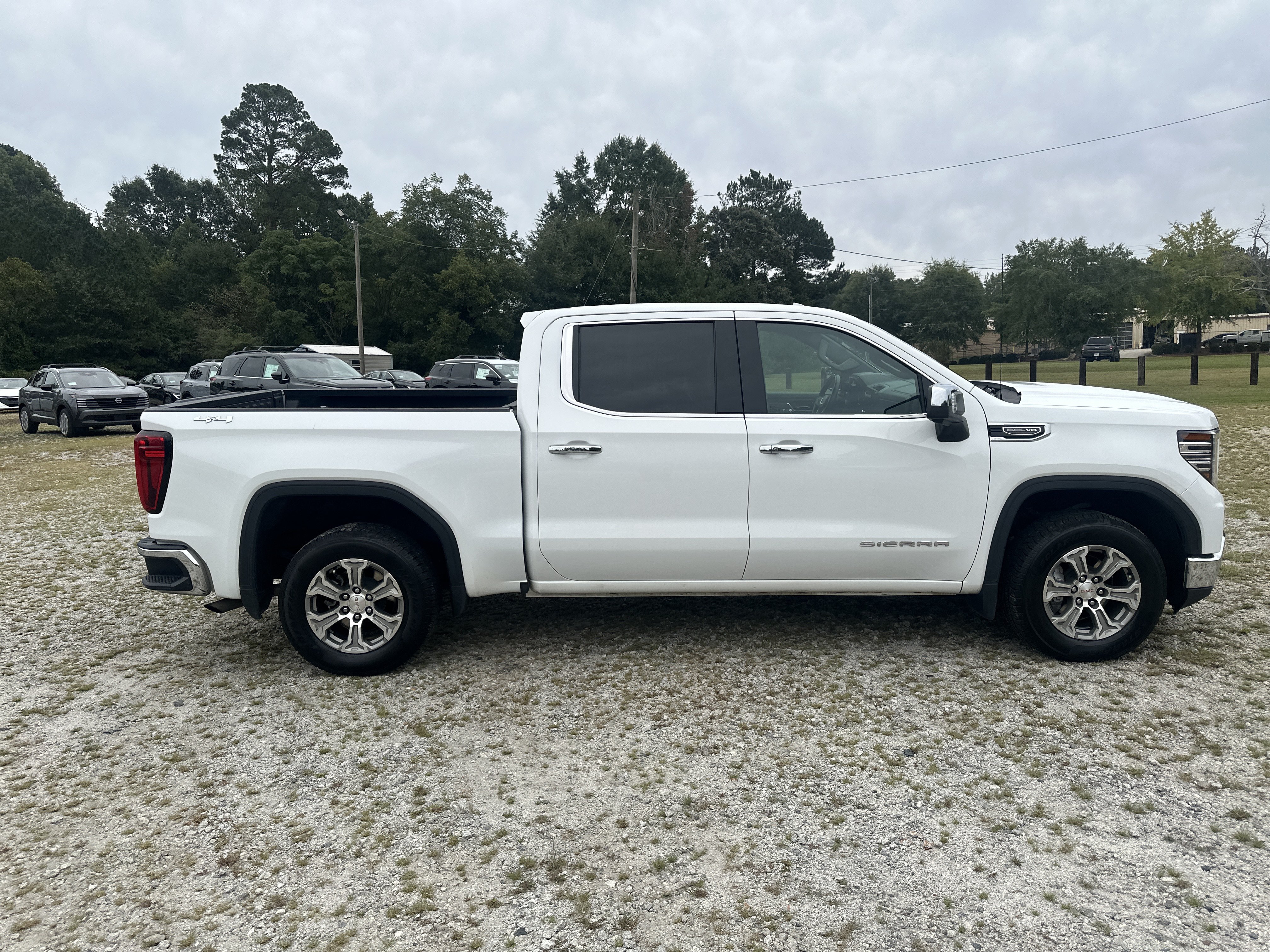 Used 2025 GMC Sierra 1500 SLT AWD/4WD image 4