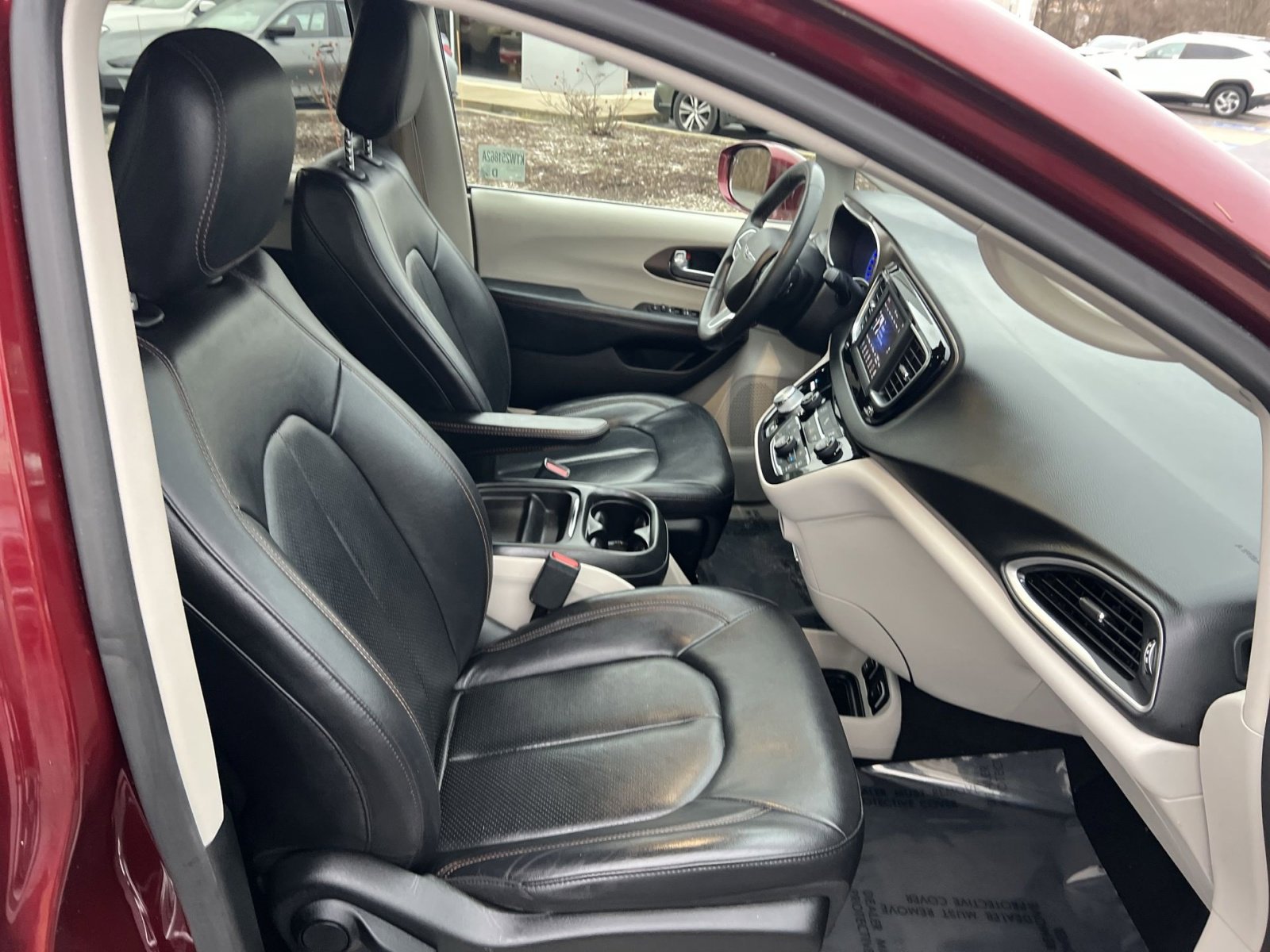 Used 2019 Chrysler Pacifica Touring-L image 26