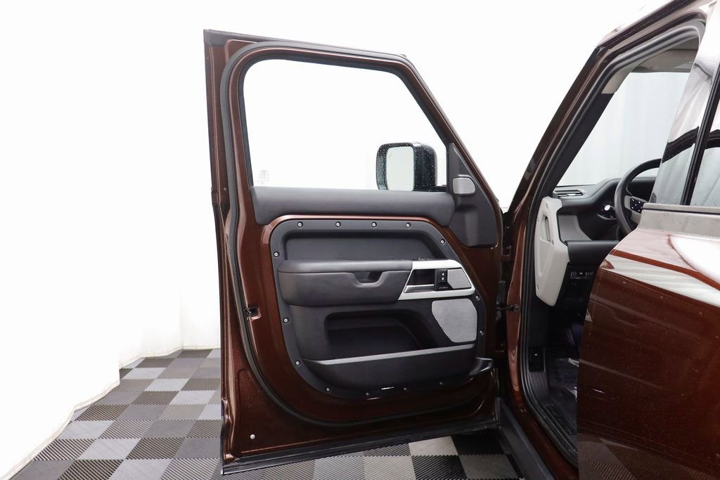 Used 2023 Land Rover Defender 130 First Edition image 4