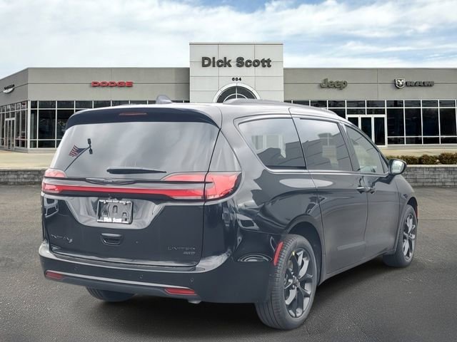 New 2026 Chrysler Pacifica Limited w/ Uconnect Theater Family Group image 5