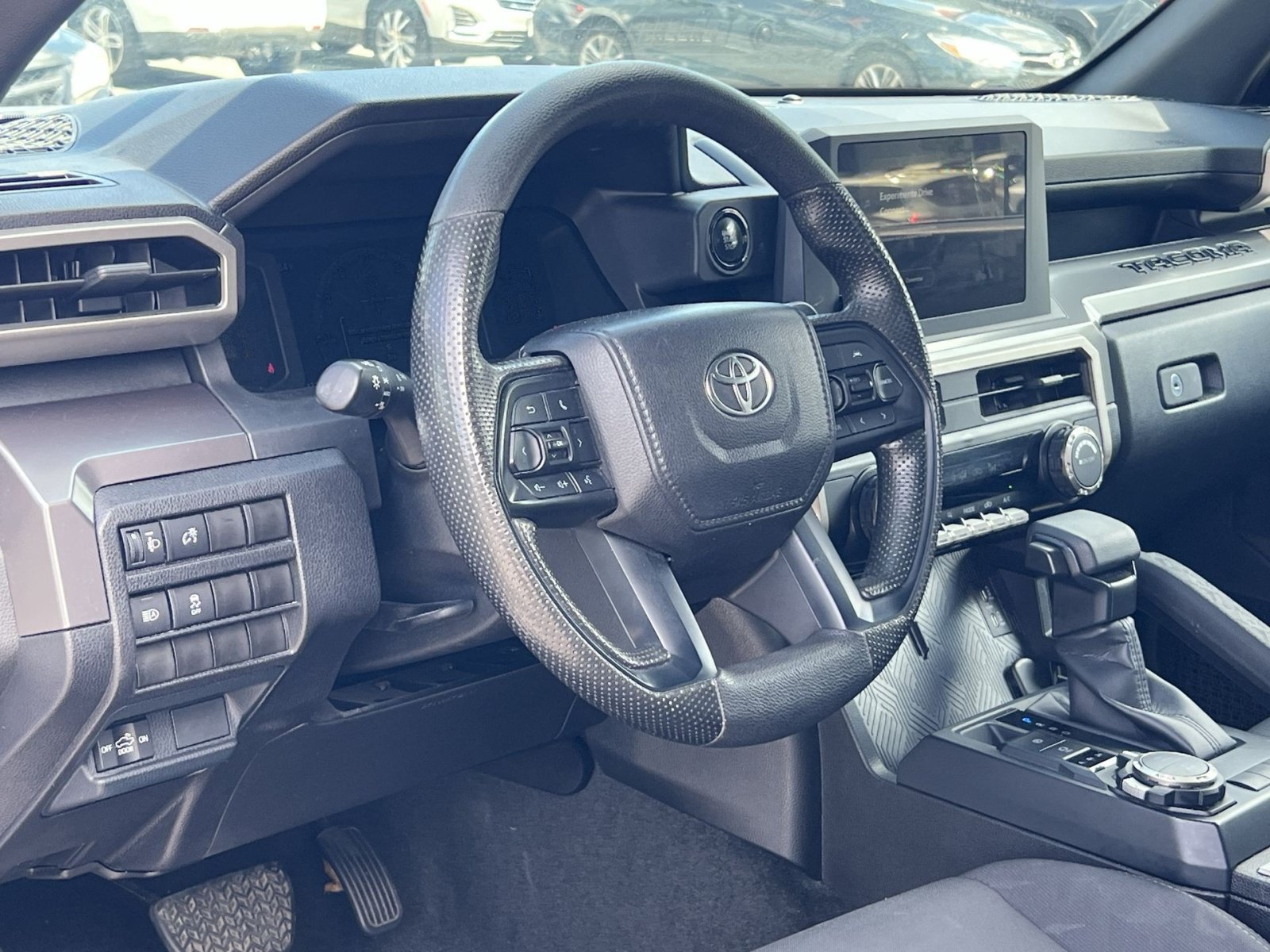 Used 2025 Toyota Tacoma SR5 AWD/4WD image 15