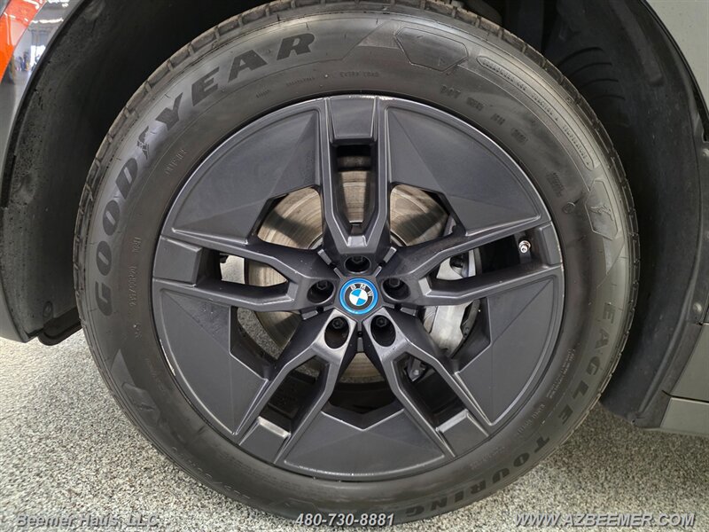 Used 2024 BMW iX xDrive50 AWD/4WD image 14