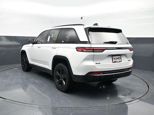 Used 2023 Jeep Grand Cherokee Limited w/ Black Appearance Package image 7