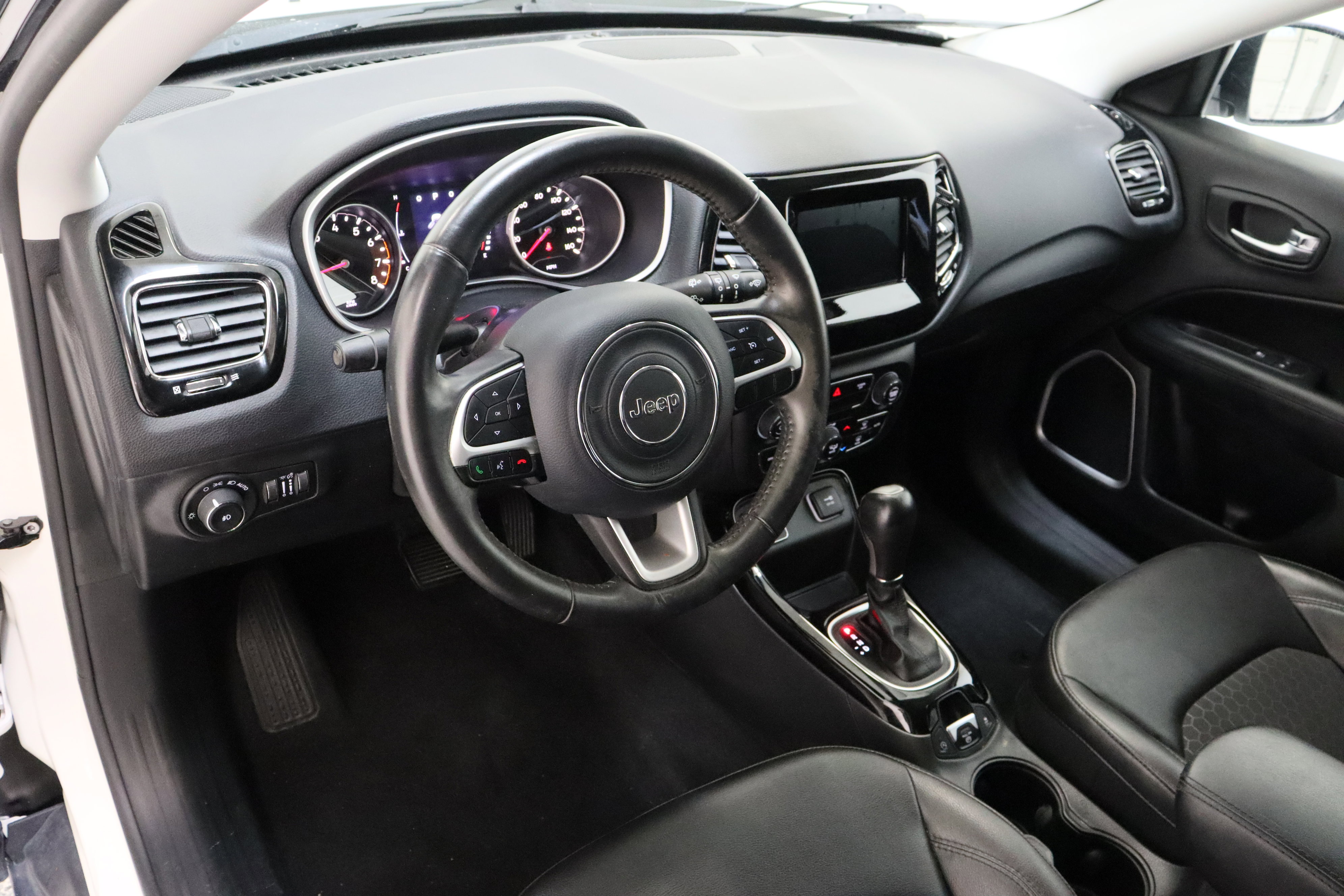 Used 2019 Jeep Compass Latitude image 13