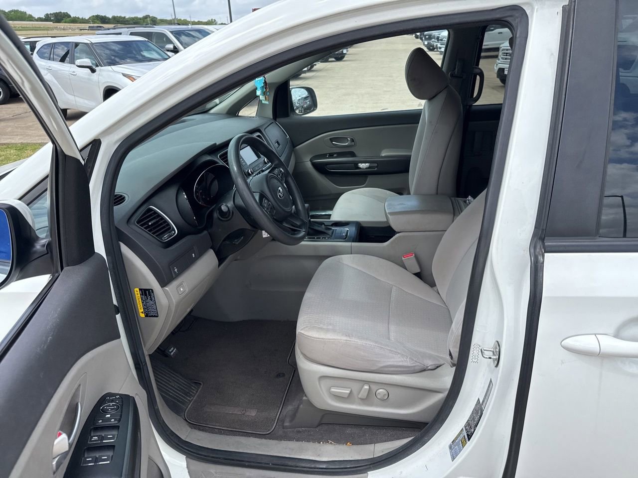 Used 2018 Kia Sedona LX image 15
