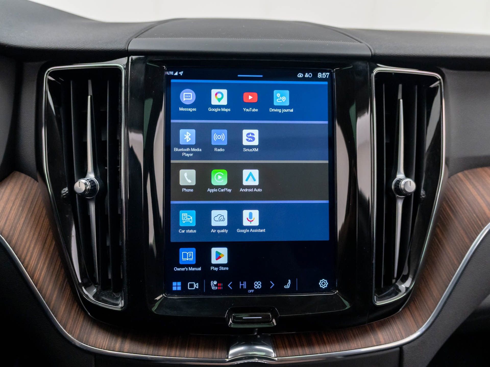 Used 2023 Volvo XC60 B5 Plus w/ Climate Package image 23