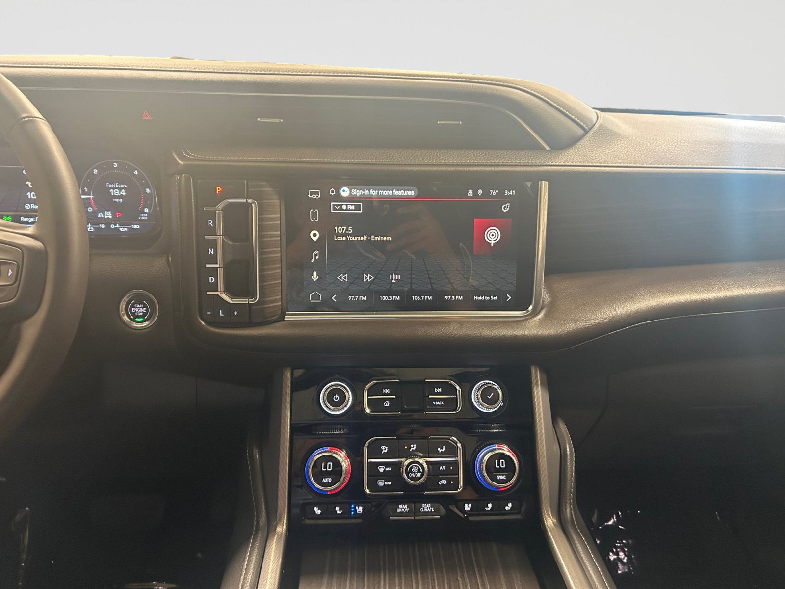 Used 2024 GMC Yukon Denali AWD/4WD image 15