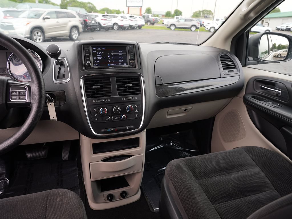 Used 2018 Dodge Grand Caravan SE w/ UConnect Hands-Free Group FWD image 18