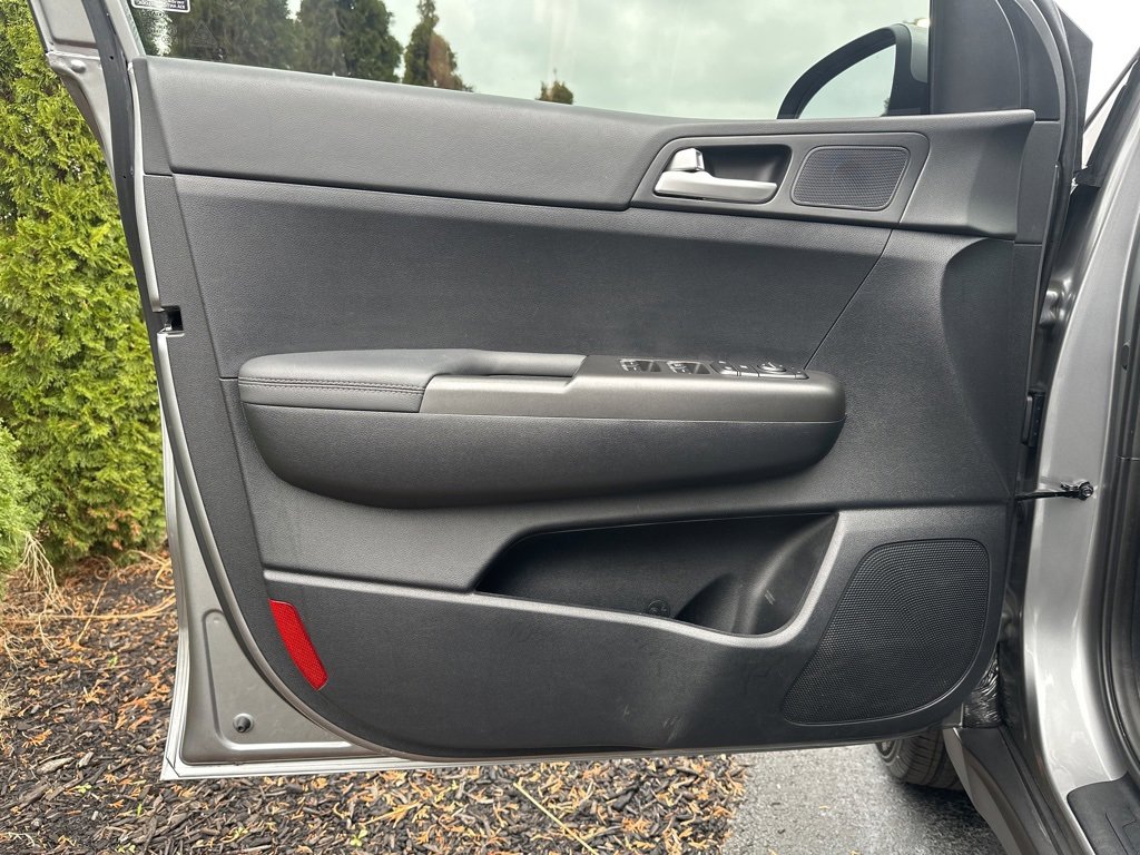 Used 2022 Kia Sportage LX image 8