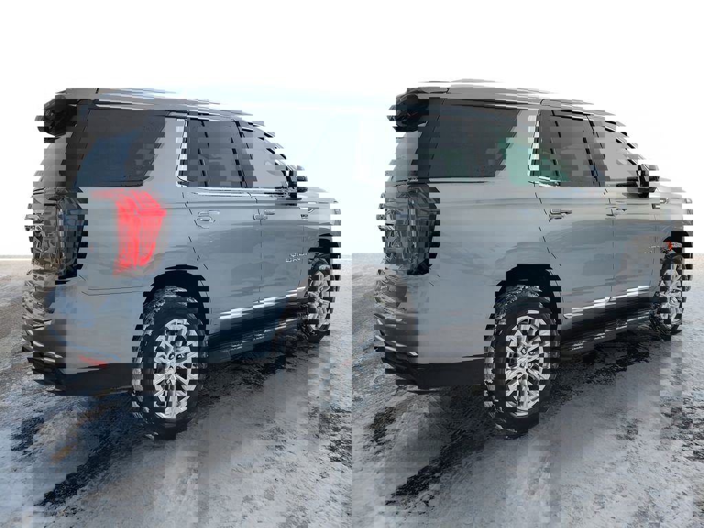 Used 2024 GMC Yukon SLT w/ SLT Luxury Package image 4