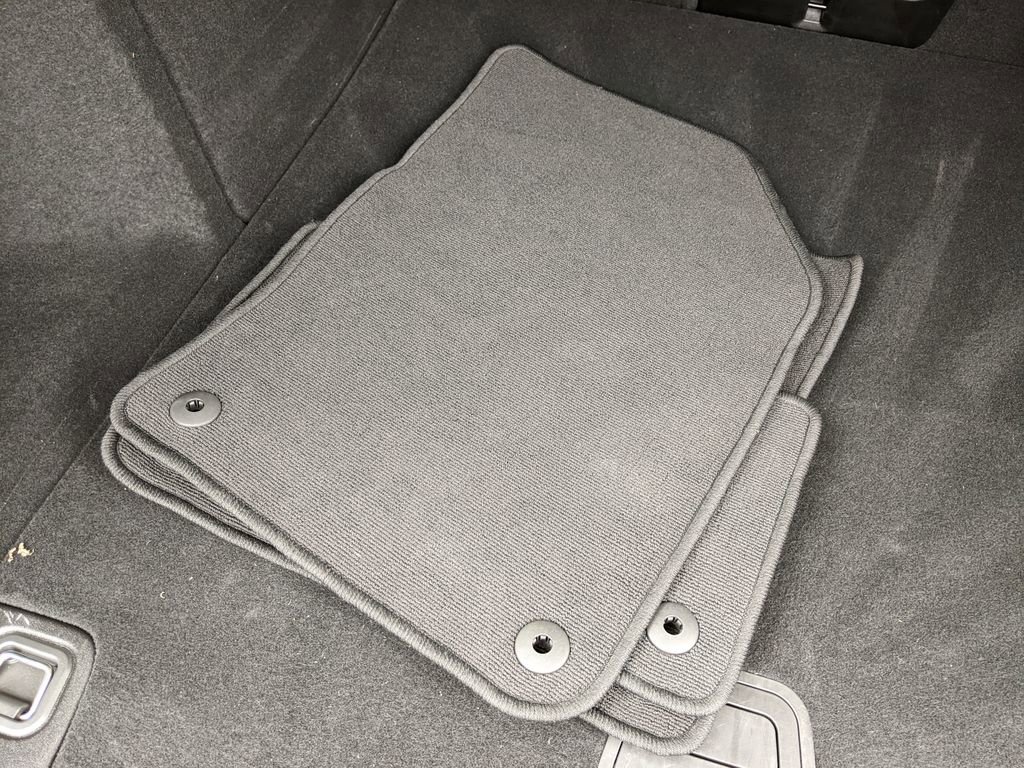 Certified 2025 Volvo V60 B5 Cross Country Plus image 28