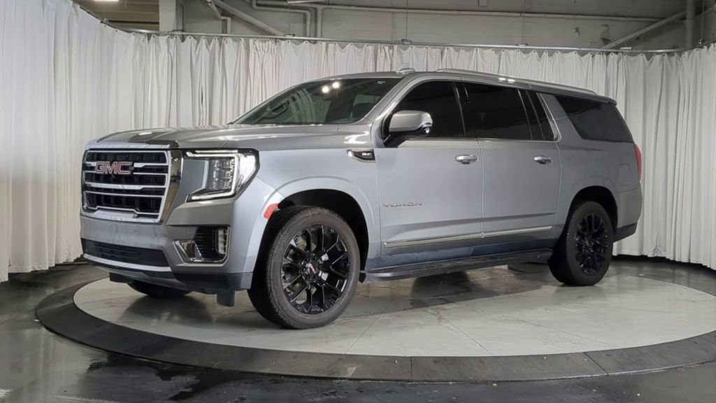Used 2023 GMC Yukon XL SLT w/ SLT Premium Package AWD/4WD image 5