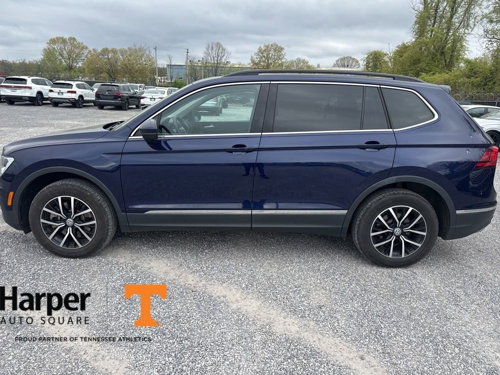 Used 2021 Volkswagen Tiguan SE w/ Panoramic Sunroof Package image 2
