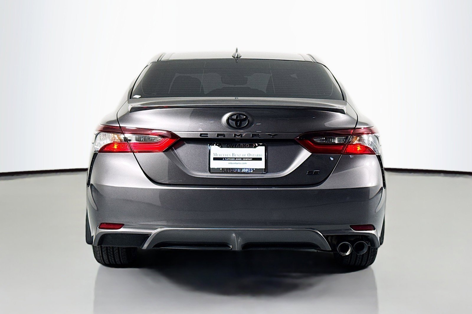 Used 2023 Toyota Camry SE FWD image 3